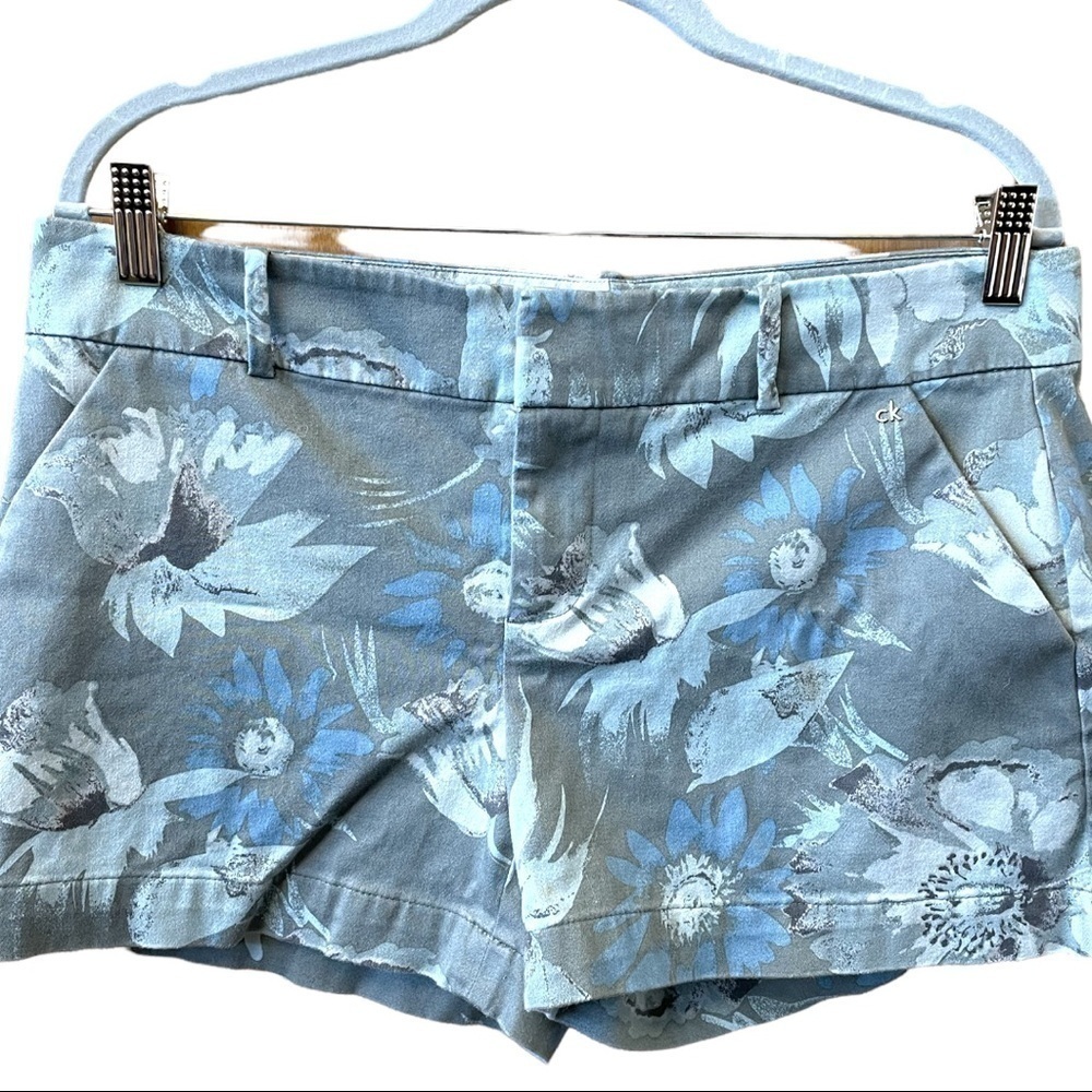 𝅺calvin Klein ladies shorts, size 8, 97% cotton,